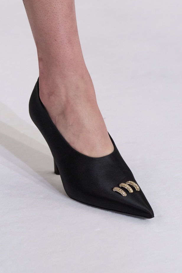 مجموعة Givenchy لخريف وشتاء 2023-2024... إرث الدار يجتمع باللمسة المعاصرة لماثيو ويليامز