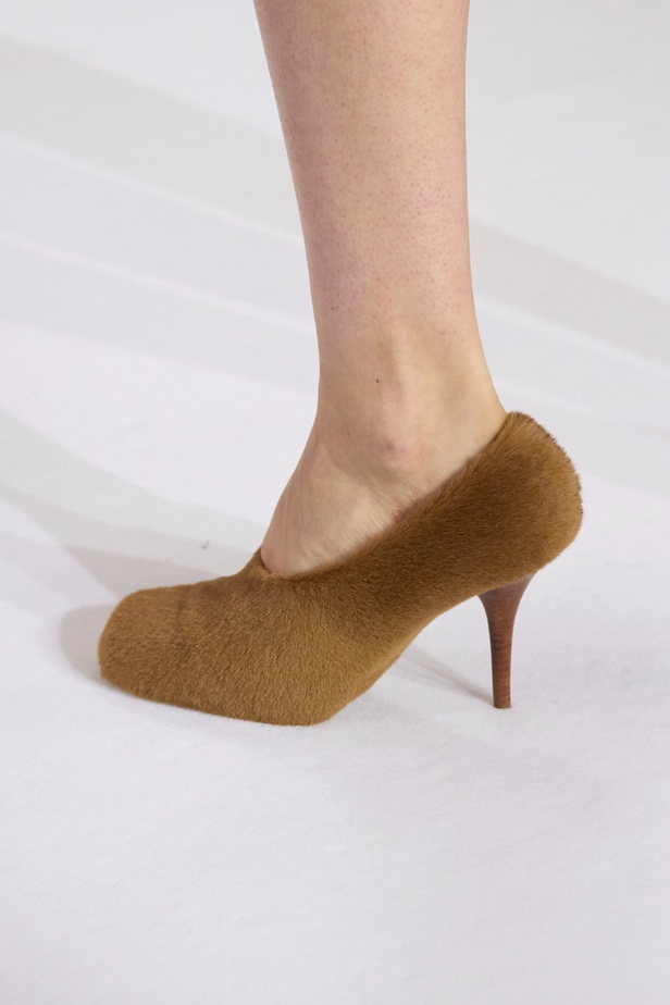 مجموعة Givenchy لخريف وشتاء 2023-2024... إرث الدار يجتمع باللمسة المعاصرة لماثيو ويليامز