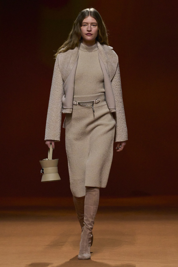 من مجموعة هرمس لموسم خريف وشتاء 2023-2024