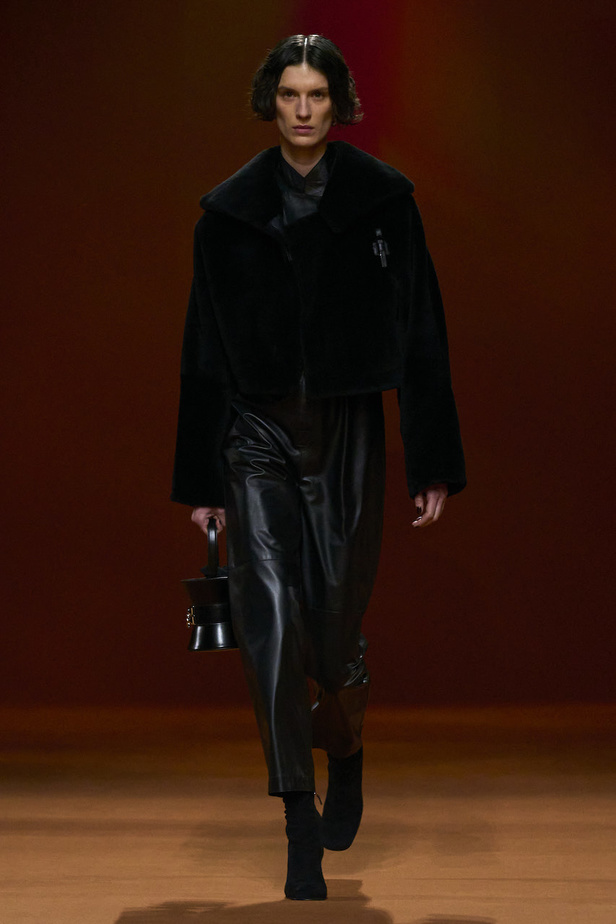 من مجموعة هرمس لموسم خريف وشتاء 2023-2024