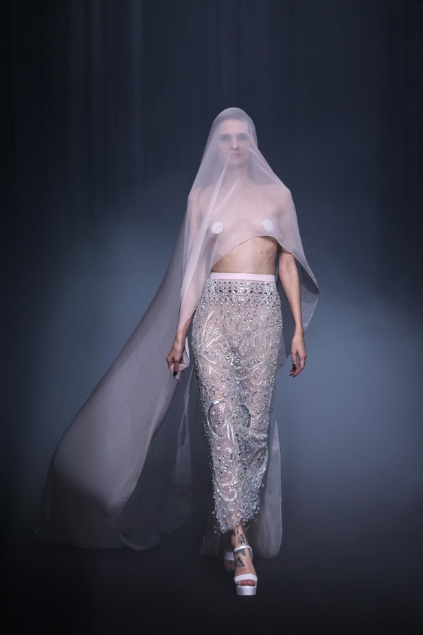 تباين الليل والنهار في مجموعة جورج حبيقة لخريف وشتاء 2023-2024 