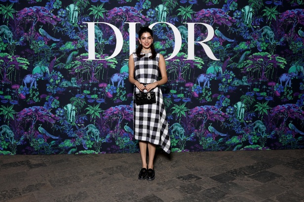 5 أمور اكتشفيها عن مجموعة ديور Dior لخريف 2023 في مومباي