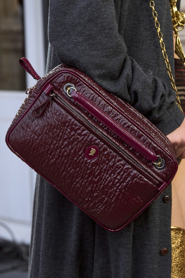 Andreas Khronthaler يكرّم المصممة فيفيان ويستوود في مجموعة خريف وشتاء 2023-2024