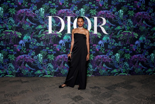 5 أمور اكتشفيها عن مجموعة ديور Dior لخريف 2023 في مومباي