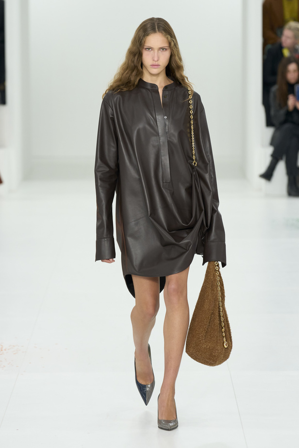 مجموعة Loewe لموسم خريف وشتاء 2023 