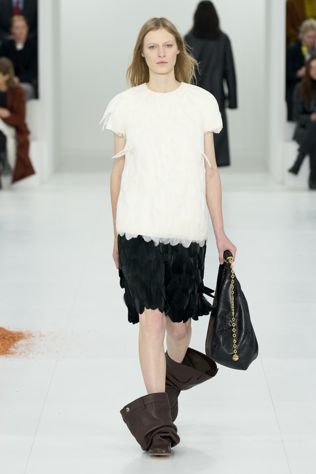 مجموعة Loewe لموسم خريف وشتاء 2023 