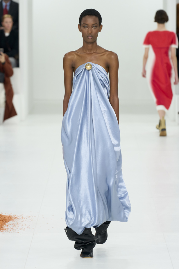 مجموعة Loewe لموسم خريف وشتاء 2023 