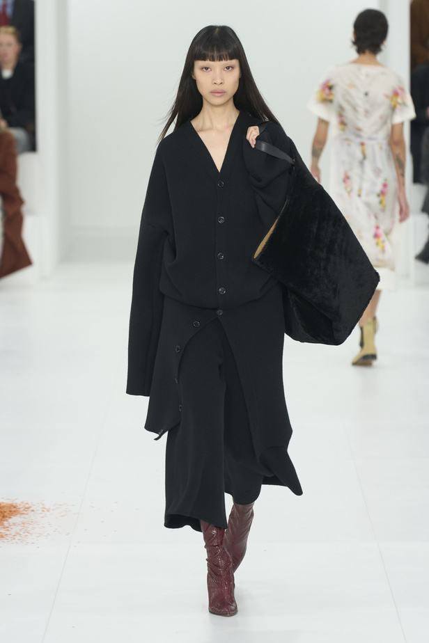 مجموعة Loewe لموسم خريف وشتاء 2023 