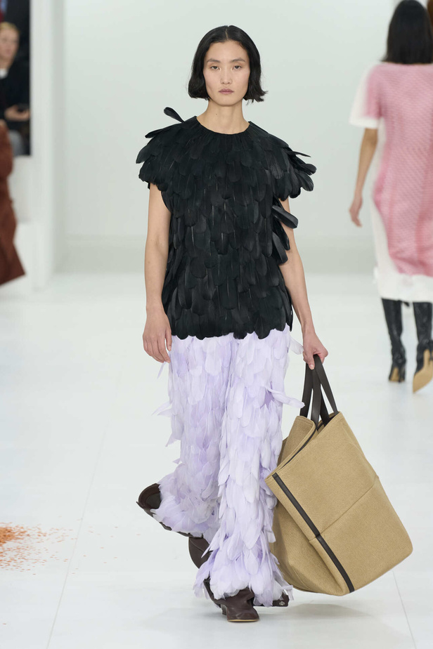 مجموعة Loewe لموسم خريف وشتاء 2023 