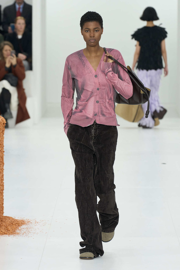 مجموعة Loewe لموسم خريف وشتاء 2023 