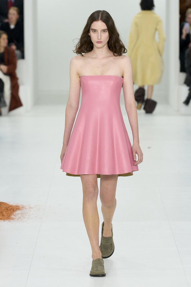 مجموعة Loewe لموسم خريف وشتاء 2023 