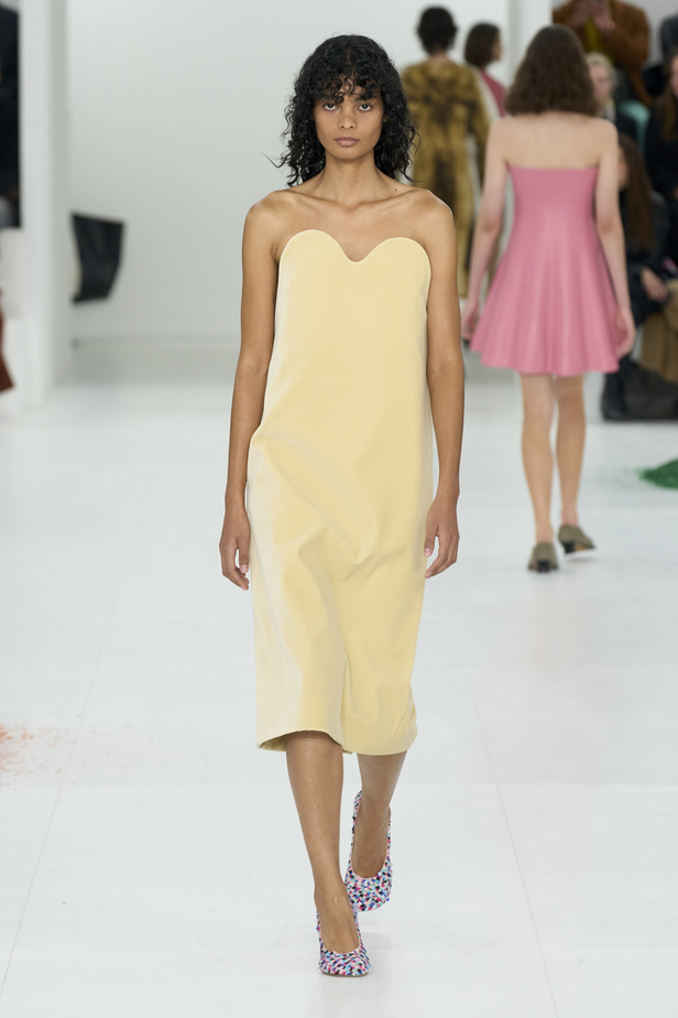 مجموعة Loewe لموسم خريف وشتاء 2023 