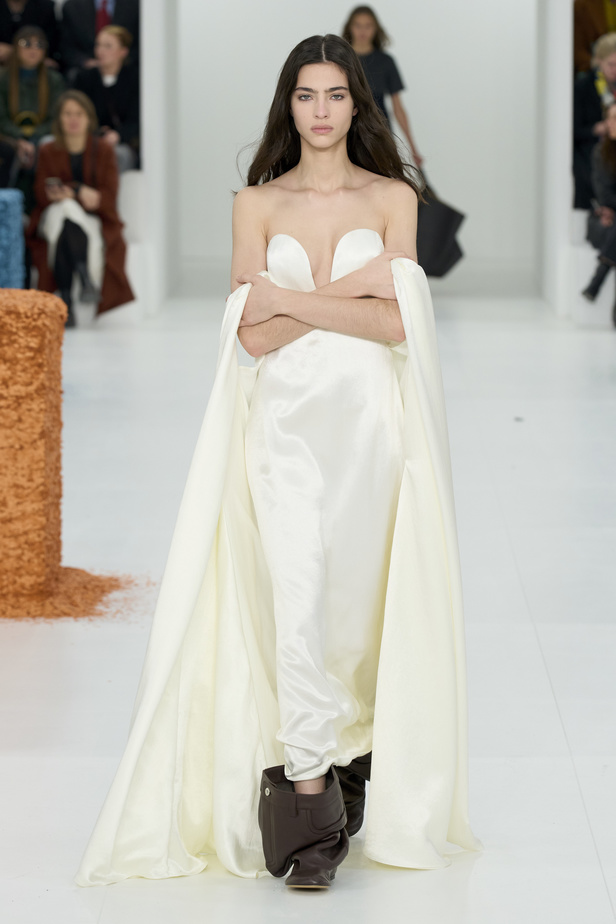 مجموعة Loewe لموسم خريف وشتاء 2023 