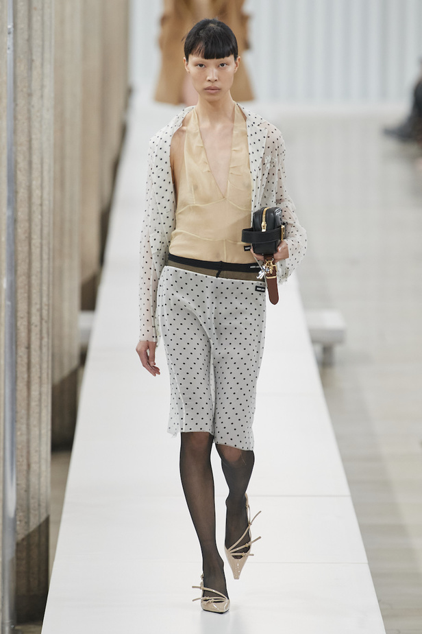 من مجموعة ميو ميو لموسم خريف وشتاء 2023-2024