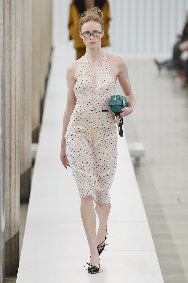 من مجموعة ميو ميو لموسم خريف وشتاء 2023-2024