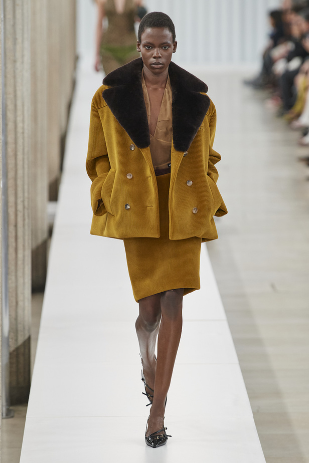 من مجموعة ميو ميو لموسم خريف وشتاء 2023-2024