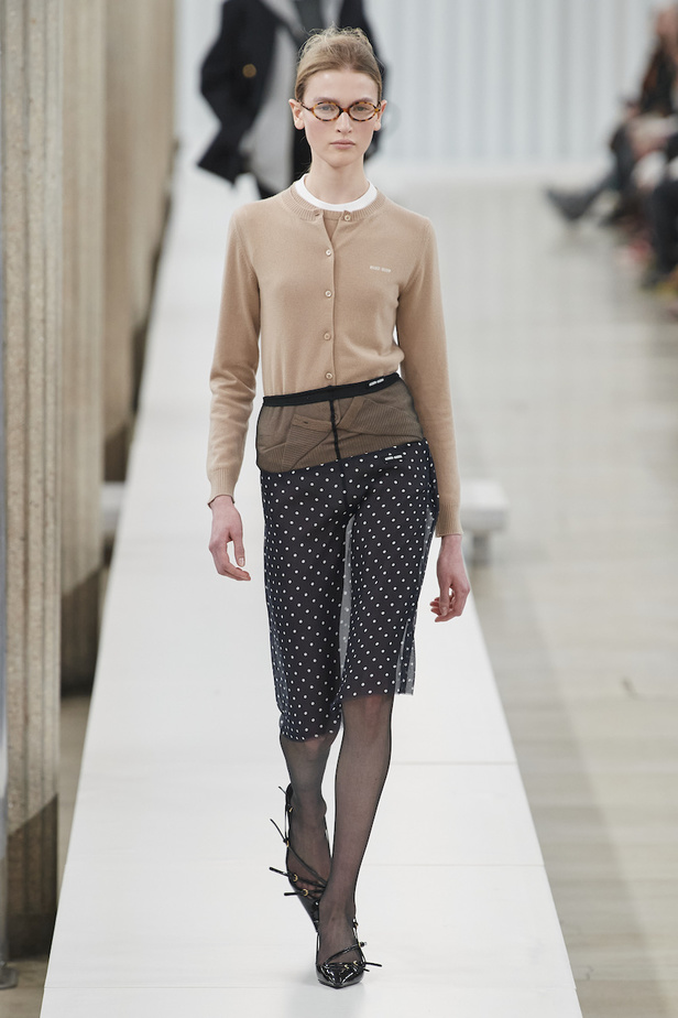 من مجموعة ميو ميو لموسم خريف وشتاء 2023-2024