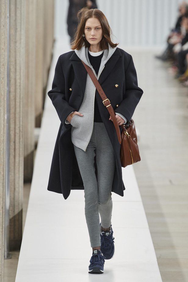 من مجموعة ميو ميو لموسم خريف وشتاء 2023-2024