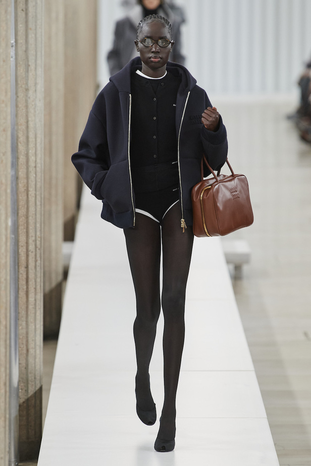 من مجموعة ميو ميو لموسم خريف وشتاء 2023-2024