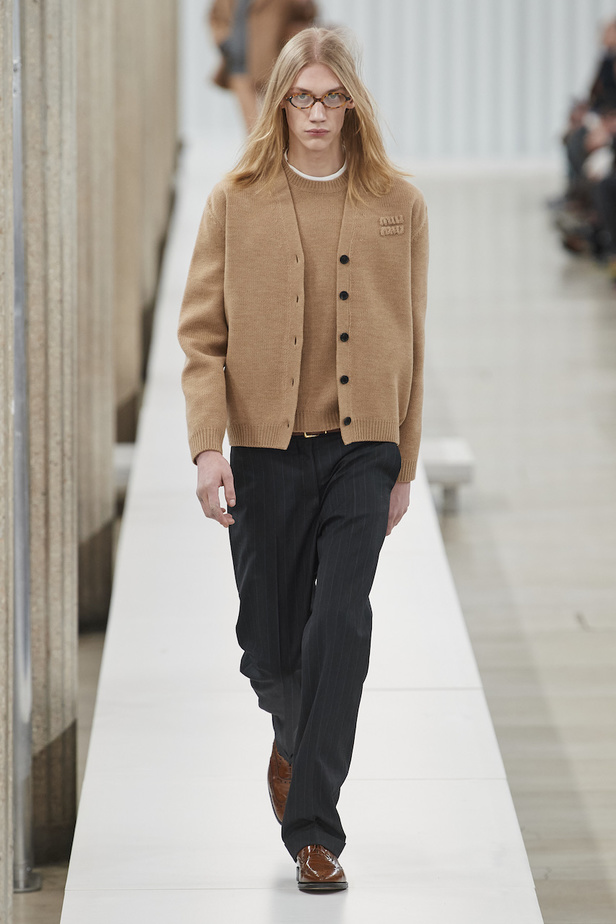 من مجموعة ميو ميو لموسم خريف وشتاء 2023-2024