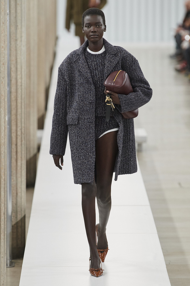 من مجموعة ميو ميو لموسم خريف وشتاء 2023-2024