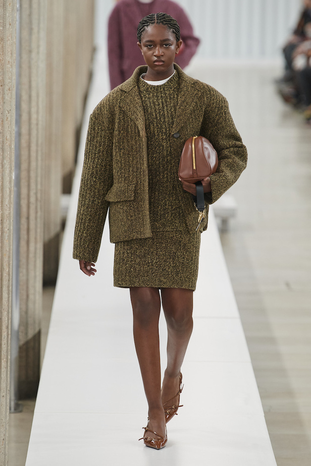 من مجموعة ميو ميو لموسم خريف وشتاء 2023-2024