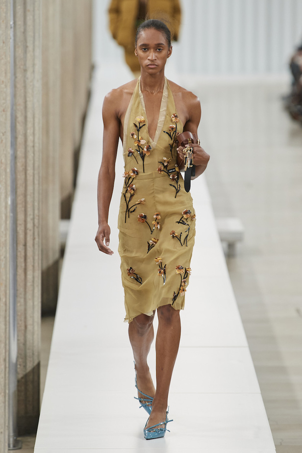 من مجموعة ميو ميو لموسم خريف وشتاء 2023-2024