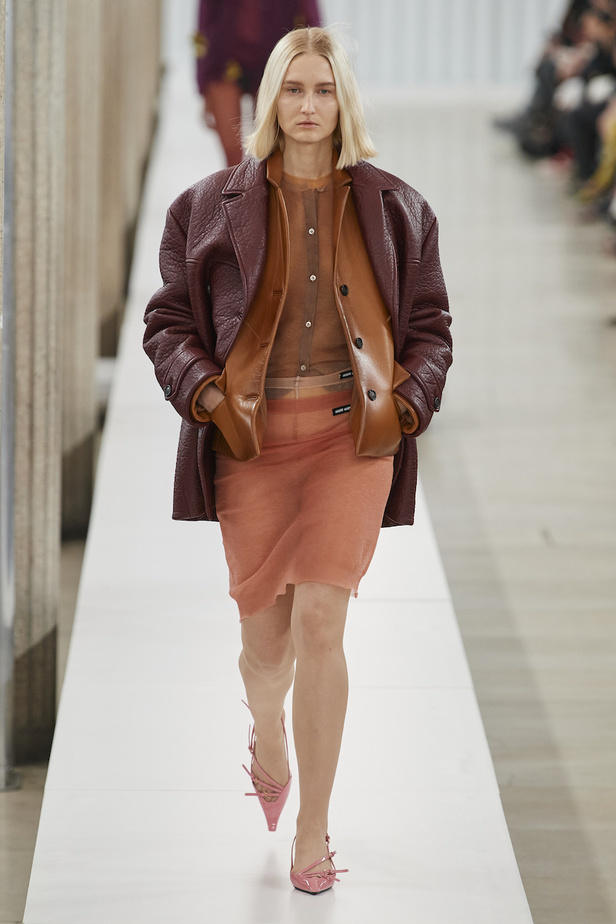 من مجموعة ميو ميو لموسم خريف وشتاء 2023-2024