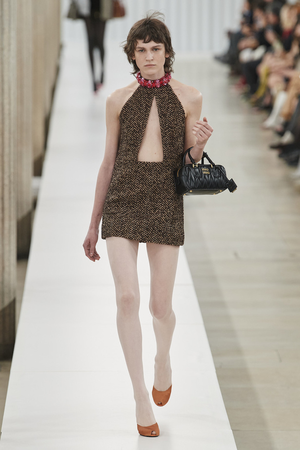 من مجموعة ميو ميو لموسم خريف وشتاء 2023-2024