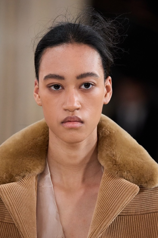 اطلالات جمالية من مجموعة ميو ميو لموسم خريف 2023