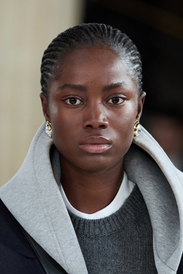 اطلالات جمالية من مجموعة ميو ميو لموسم خريف 2023