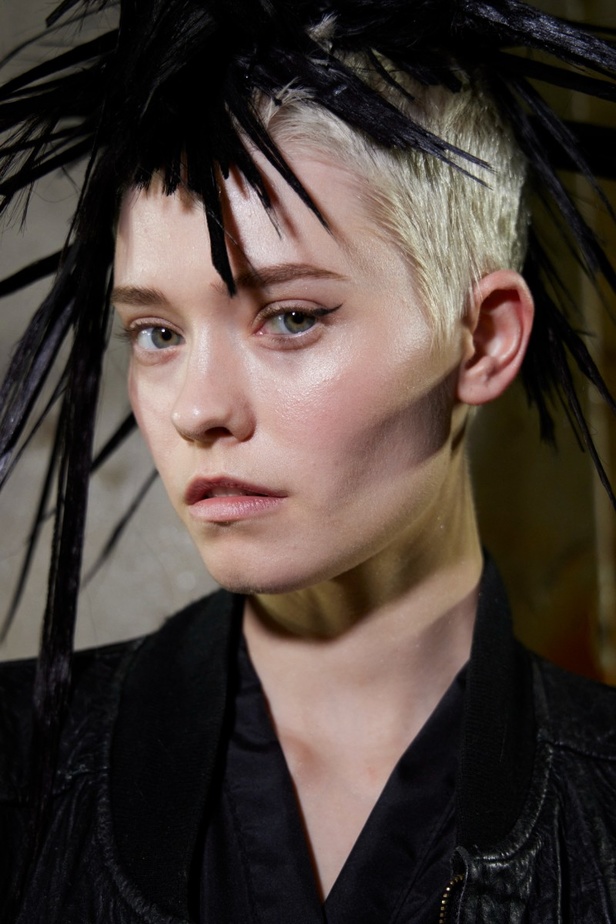 اطلالات جمالية من مجموعة موسكينو لخريف وشتاء 2023.