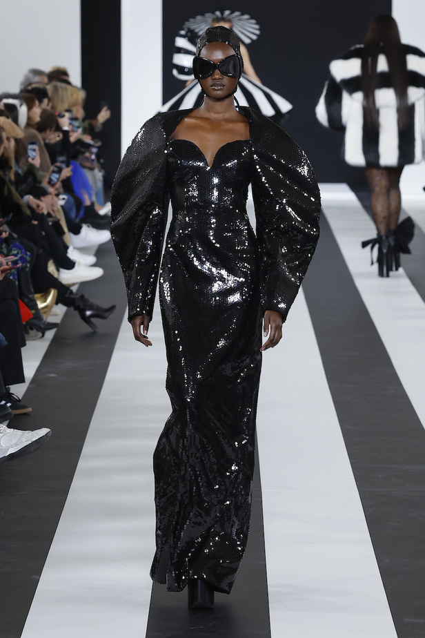 من مجموعة نينا ريتشي لموسم خريف وشتاء 2023-2024