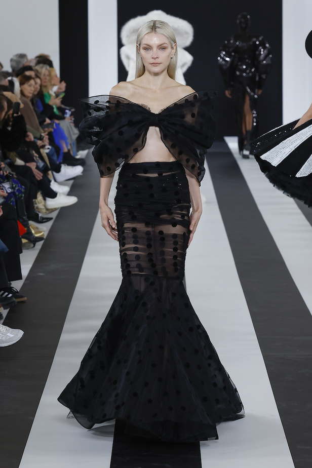 من مجموعة نينا ريتشي لموسم خريف وشتاء 2023-2024