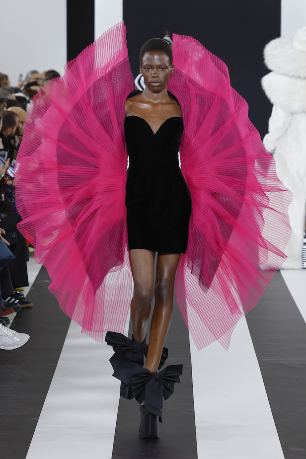 من مجموعة نينا ريتشي لموسم خريف وشتاء 2023-2024