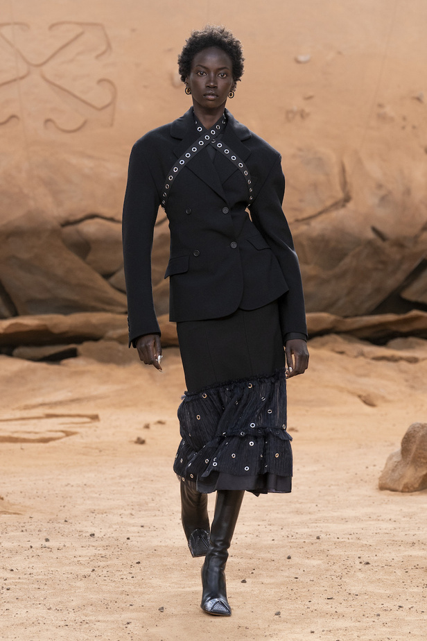 من مجموعة Off-White لخريف وشتاء 2023-2024