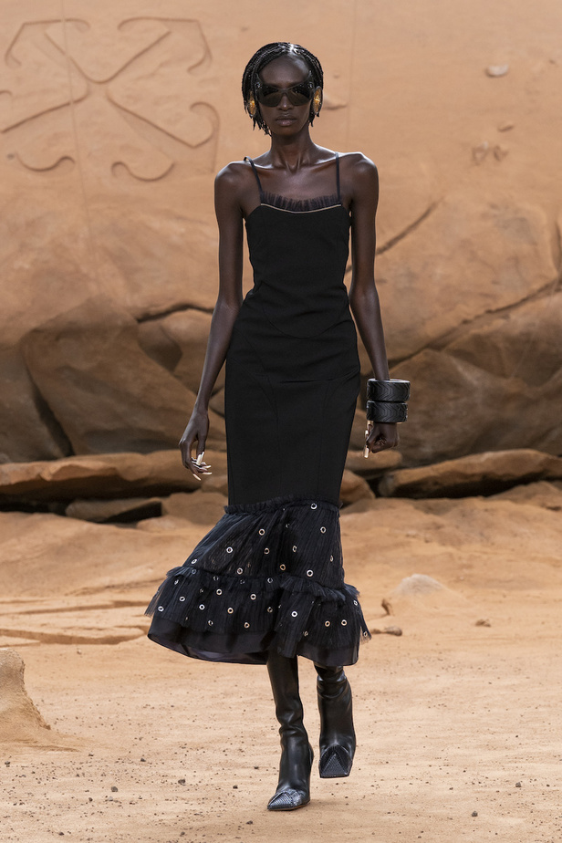 من مجموعة Off-White لخريف وشتاء 2023-2024