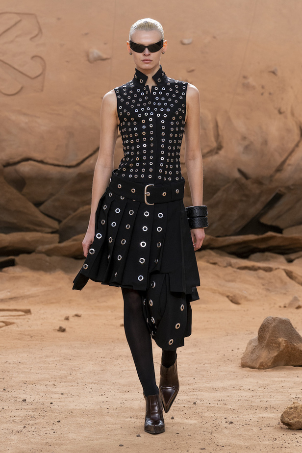 من مجموعة Off-White لخريف وشتاء 2023-2024