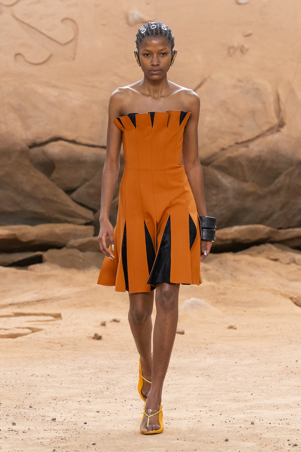 من مجموعة Off-White لخريف وشتاء 2023-2024