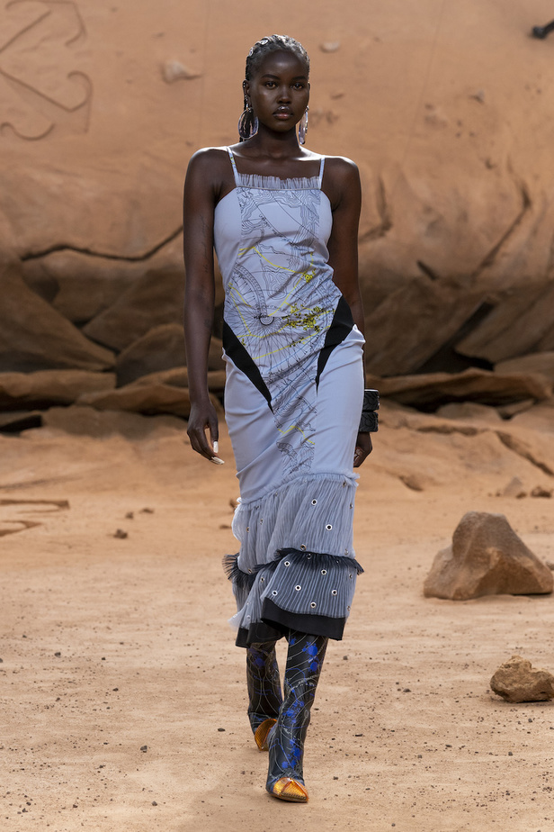 من مجموعة Off-White لخريف وشتاء 2023-2024