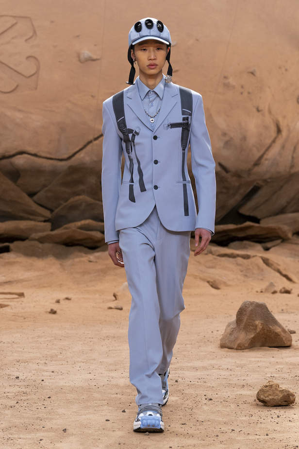 من مجموعة Off-White لخريف وشتاء 2023-2024