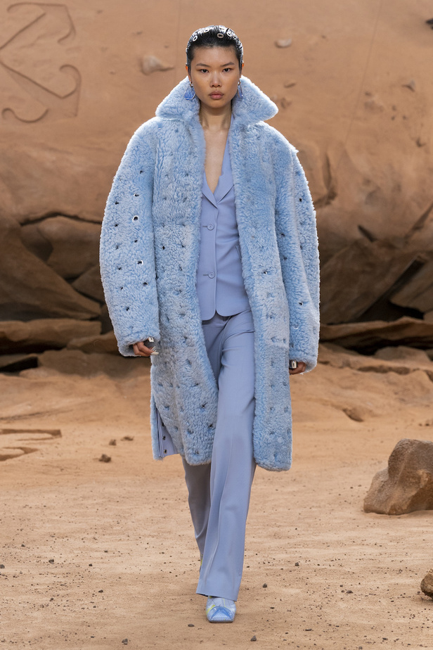 من مجموعة Off-White لخريف وشتاء 2023-2024