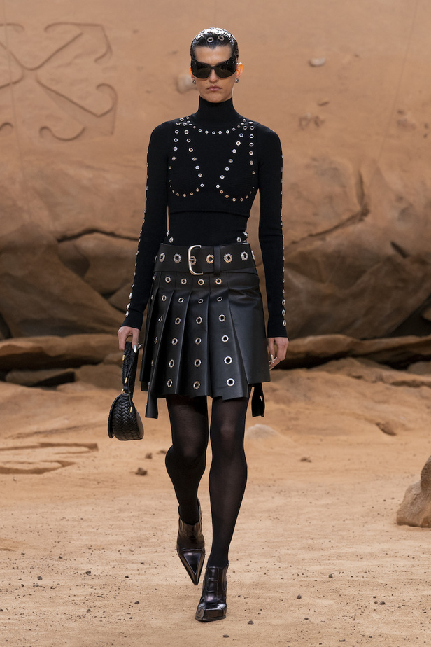 من مجموعة Off-White لخريف وشتاء 2023-2024