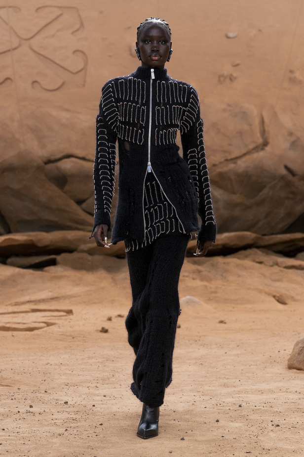 من مجموعة Off-White لخريف وشتاء 2023-2024