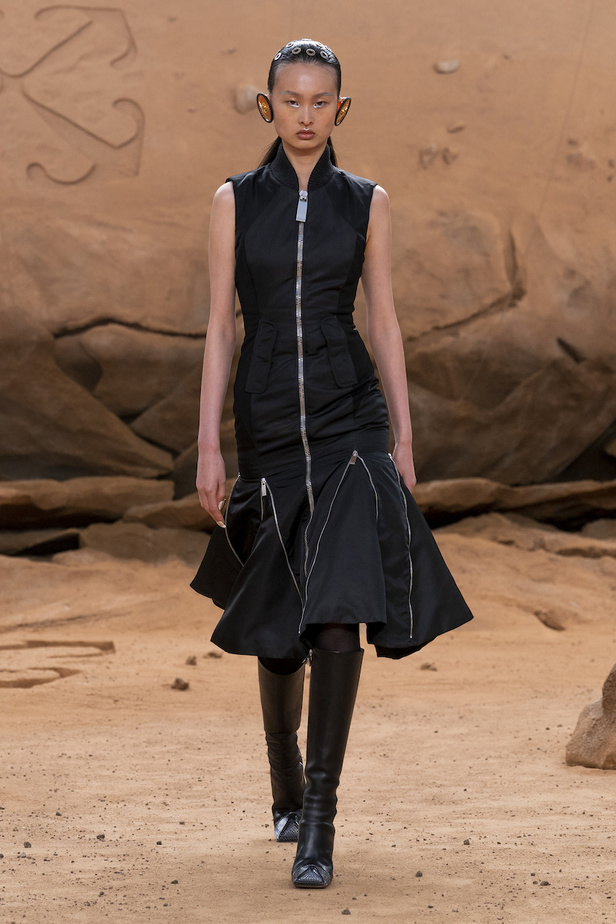 من مجموعة Off-White لخريف وشتاء 2023-2024