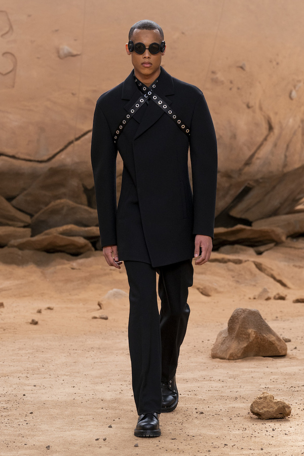 من مجموعة Off-White لخريف وشتاء 2023-2024