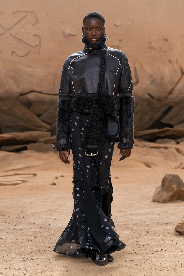 من مجموعة Off-White لخريف وشتاء 2023-2024