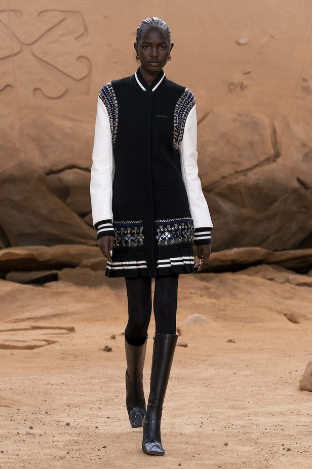 من مجموعة Off-White لخريف وشتاء 2023-2024