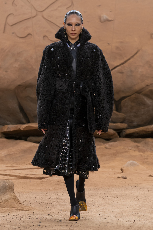 من مجموعة Off-White لخريف وشتاء 2023-2024