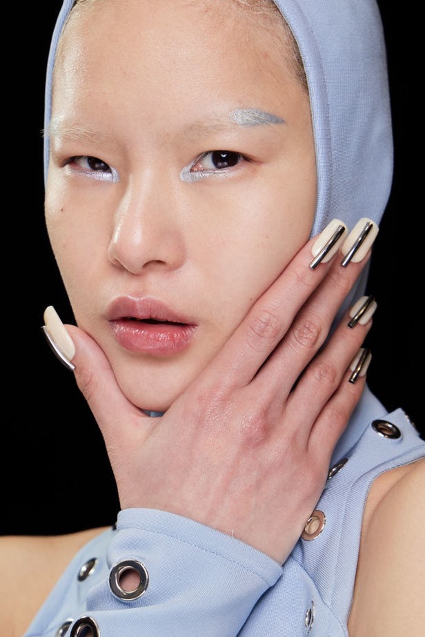 من مجموعة Off-White لخريف وشتاء 2023-2024